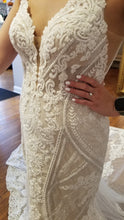 Load image into Gallery viewer, Martina Liana &#39;1066&#39; wedding dress size-10 SAMPLE
