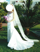 Load image into Gallery viewer, Romona Keveza &#39;CA35865&#39; wedding dress size-04 PREOWNED
