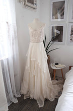 Load image into Gallery viewer, Silviyana &#39;Serena&#39; wedding dress size-06 PREOWNED
