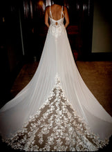 Load image into Gallery viewer, Mori Lee &#39;5903&#39; wedding dress size-06 PREOWNED
