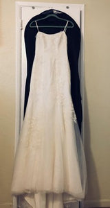 Vera Wang White 'Ivory Lace' size 4 new wedding dress front view on hanger