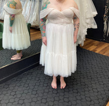Load image into Gallery viewer, Allure Bridals &#39;Gita&#39; wedding dress size-18 NEW
