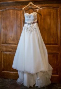 Kathryn Elizabeth 'Dont know' wedding dress size-06 PREOWNED