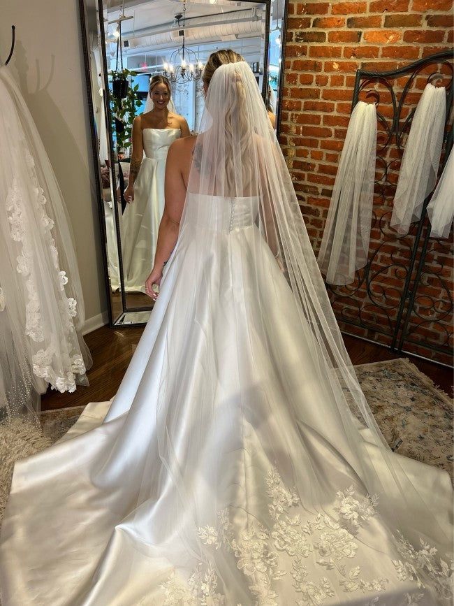 Chosen by Kyha 'Macpherson' wedding dress size-08 NEW
