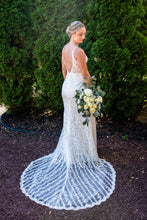 Load image into Gallery viewer, Made With Love &#39;Tommy&#39; wedding dress size-04 PREOWNED
