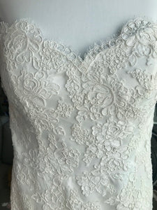 Paloma Blanca 'Modern' size 8 used wedding dress front view close up