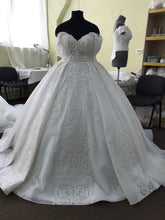 Load image into Gallery viewer, Vladiyan  &#39;Ballgown&#39; wedding dress size-10 NEW
