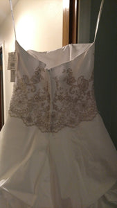 David's Bridal 'V9202' size 10 new wedding dress back view on hanger
