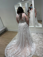 Load image into Gallery viewer, Madi Lane &#39;Blossom&#39; wedding dress size-16 PREOWNED
