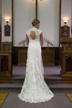 Load image into Gallery viewer, Allure &#39;2455&#39; wedding dress size-08 PREOWNED
