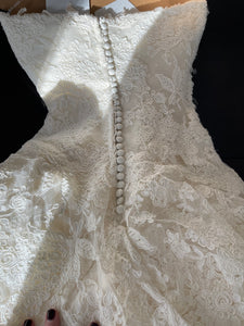 Vera Wang 'Vera want luxe ' wedding dress size-02 PREOWNED