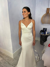 Load image into Gallery viewer, Paloma Blanca &#39;4897X&#39; wedding dress size-04 PREOWNED
