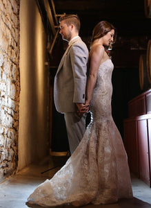Monique Lhuillier 'Farren' size 6 used wedding dress side view on bride