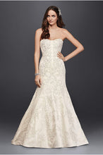 Load image into Gallery viewer, David&#39;s Bridal &#39;7cwg594&#39; size 12 new wedding dress front view on model
