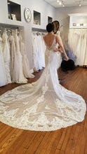 Load image into Gallery viewer, Martina Liana &#39;1066&#39; wedding dress size-10 SAMPLE
