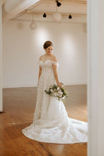 Load image into Gallery viewer, Calla Blanche &#39;Coreena/121234&#39; wedding dress size-06 PREOWNED
