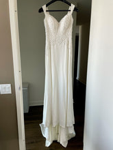 Load image into Gallery viewer, Martina Liana &#39;876&#39; wedding dress size-04 SAMPLE
