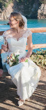 Load image into Gallery viewer, Trish Lee &#39;Betty&#39; size 6 used wedding dress front view on bride
