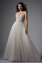 Load image into Gallery viewer, Watters &#39;Custom&#39; size 12 new wedding dress front view on model
