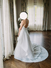 Load image into Gallery viewer, Hayley Paige &#39;STYLE 6958 CHARLES&#39; wedding dress size-04 PREOWNED
