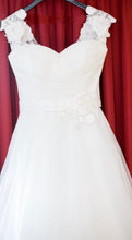 Load image into Gallery viewer, JUSTIN ALEXANDER &#39;3773&#39; wedding dress size-02 PREOWNED
