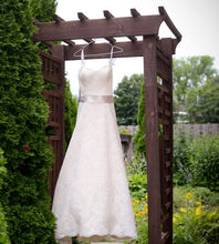 Load image into Gallery viewer, Justin Alexander &#39;8627&#39; wedding dress size-06 PREOWNED
