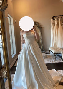 Elizabeth Lee 'Veronica' wedding dress size-00 SAMPLE