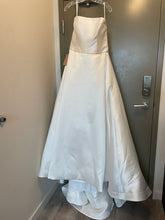 Load image into Gallery viewer, Nouvelle Amsale &#39;Pina&#39; wedding dress size-10 NEW
