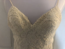 Load image into Gallery viewer, Watters &#39;Inez&#39; size 6 used wedding dress front view close up
