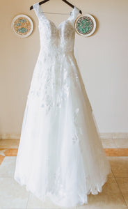 Essense of Australia 'D2815' wedding dress size-06 PREOWNED
