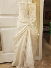 Load image into Gallery viewer, Cymbeline Paris &#39;Cymbeline&#39; size 6 used wedding dress back view on hanger
