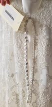 Load image into Gallery viewer, Allure Bridals &#39;9068&#39; wedding dress size-06 NEW
