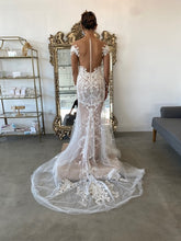 Load image into Gallery viewer, Nektaria &#39;Venice&#39; wedding dress size-04 PREOWNED
