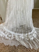 Load image into Gallery viewer, Grace Loves Lace &#39;Fabienne&#39; wedding dress size-04 NEW
