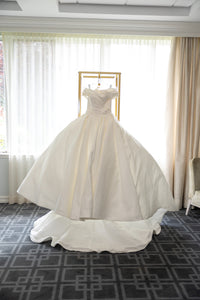  ' classic ballgown' wedding dress size-04 PREOWNED
