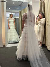 Load image into Gallery viewer, Viktor &amp; Rolf &#39;VRM190&#39; wedding dress size-04 NEW
