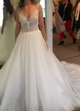 Load image into Gallery viewer, Nicole Spose &#39;Niab18009&#39; size 4 new wedding dress front view on bride

