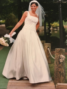 Carolina Herrara 'Pleated' size 6 used wedding dress front view on bride