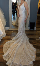 Load image into Gallery viewer, Allure Bridals &#39;c502&#39; wedding dress size-04 NEW
