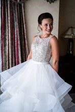 Load image into Gallery viewer, Allure Bridals &#39;C380&#39; wedding dress size-00 PREOWNED
