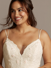 Load image into Gallery viewer, Melissa Sweet &#39;Scalloped A-line Plus Size&#39; wedding dress size-20 PREOWNED
