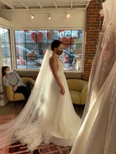 Load image into Gallery viewer, Vow&#39;d  &#39;Serendipity&#39; wedding dress size-04 NEW
