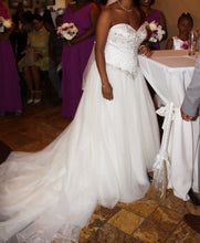Load image into Gallery viewer, Fiore Coutre &#39;Princess&#39; size 14 sample wedding dress side view on bride

