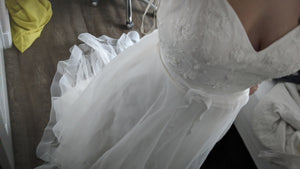 David's Bridal ' David's Bridal 3D Floral Bodice Tulle Ball Gown Wedding Dress' wedding dress size-14 NEW