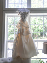 Load image into Gallery viewer, Monique Lhuillier &#39;Meringue&#39; size 4 used wedding dress front view on hanger
