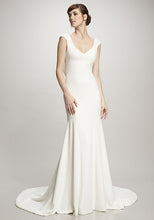 Load image into Gallery viewer, Theia &#39;Daria&#39; size 8 used wedding dress front view on model
