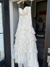 Load image into Gallery viewer, Designer Boutique &#39;Bellissima Couture Celestina  &#39; wedding dress size-08 PREOWNED
