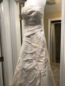 Demetrios '3002' wedding dress size-10 PREOWNED