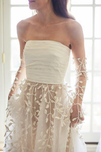 Oscar de la Renta 'Wisteria Embroidered Tulle and Taffeta Gown' wedding dress size-02 PREOWNED