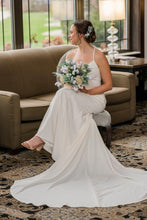 Load image into Gallery viewer, Nouvelle Amsale &#39;Dimanche&#39; wedding dress size-06 PREOWNED
